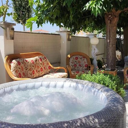 Leones Villa Empuriabrava Exterior photo